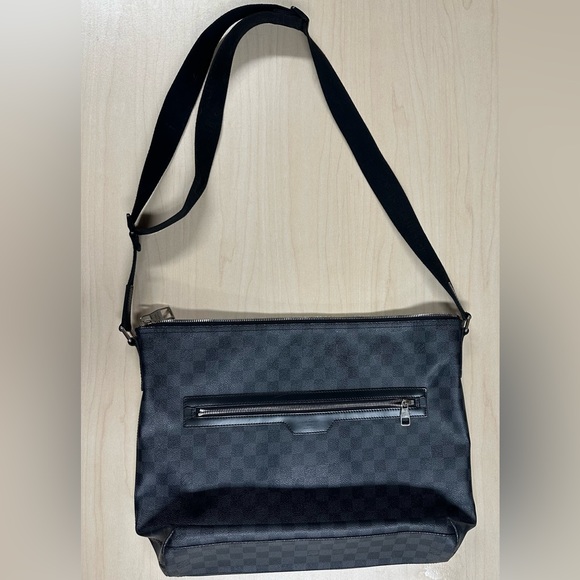 WOW POSHMARK - Authentic GM Louis Vuitton Damier Graphite Mick - Picture 13 of 16